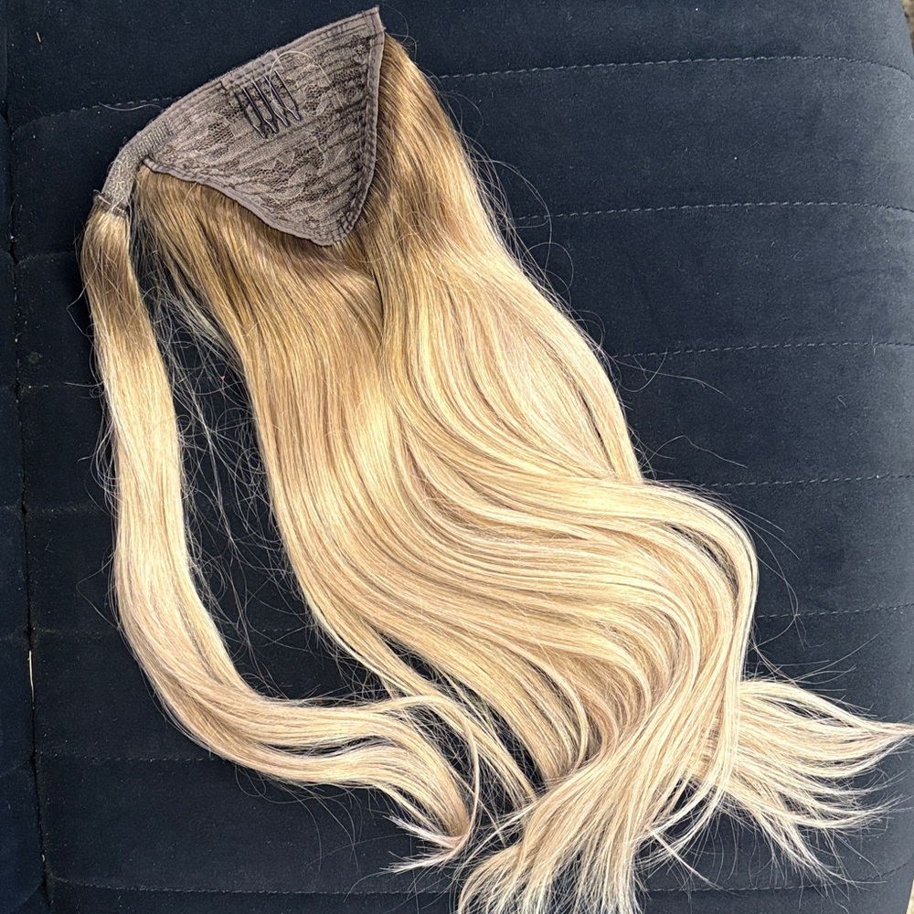 Glam Seamless Invisi Ponytail Hair Extension - Cream Beige Balayage 16” - Picture 4 of 9